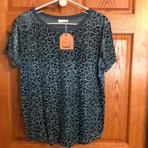 Short sleeve top, brand new, never worn